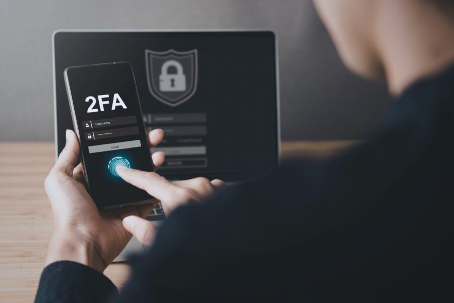 Uwierzytelnianie dwuskładnikowe – dlaczego jest tak ważne?